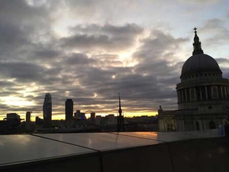 How to Capture Stunning Photos of St Paul’s Cathedral with Your Smartphone