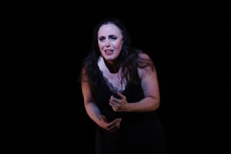 ENO La traviata – Minimal Staging Showcases Powerful Performances